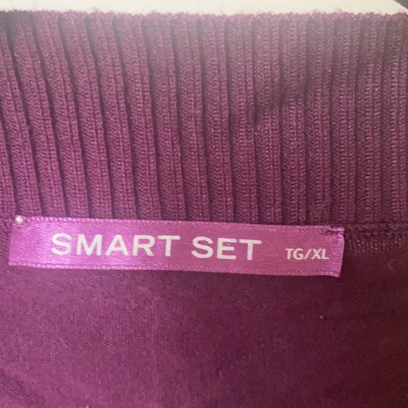 V-neck sweater - Picture 3 of 3